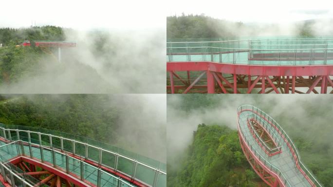 石柱大风堡云雾缭绕的玻璃栈道