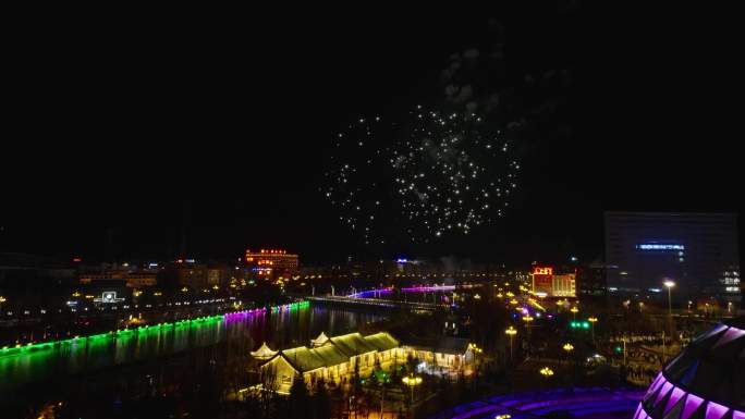 青海省海西州德令哈市区夜景航拍烟花秀