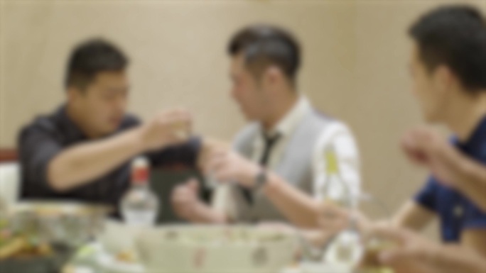 多人饭局宴请喝酒应酬实拍模糊