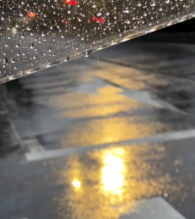 雨夜路灯