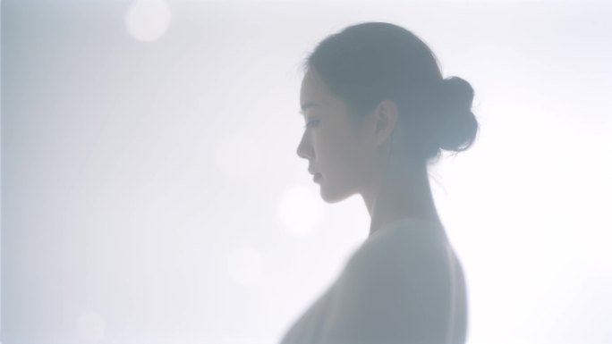 TVC级别 美女模特 化妆品美妆乳液
