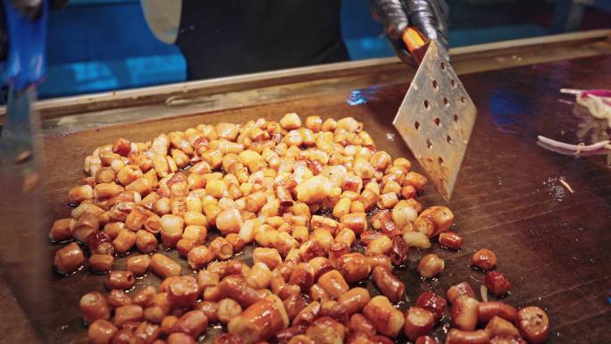 云南昆明双桥夜市小吃美食街