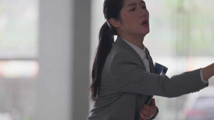 赶时间按电梯