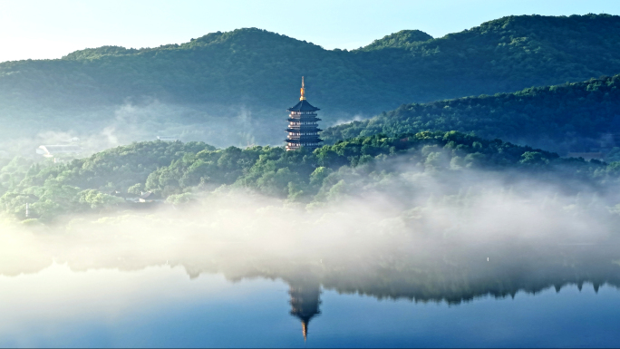 云雾西湖杭州西湖晨雾日出西湖清晨三潭印月