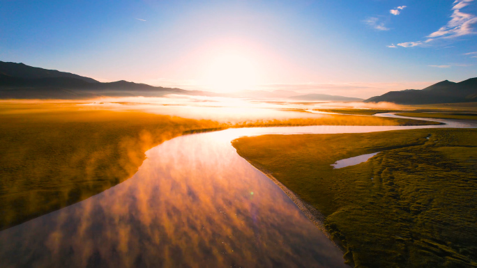 巴音布鲁克大草原日出云海