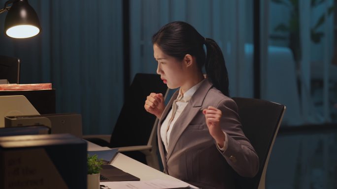 熬夜疲惫不堪