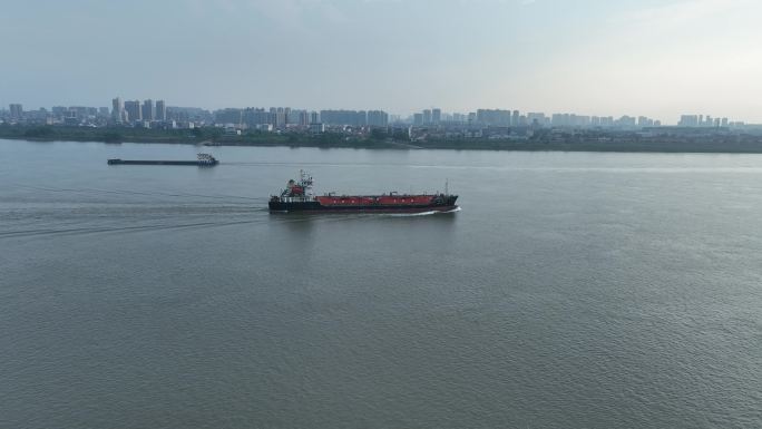 长江货轮航拍河流船只水运航行水路运输船舶