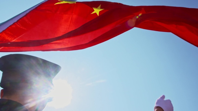 学校庄严升旗仪式