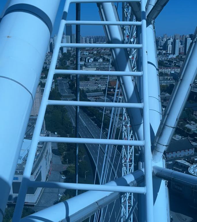 天津城市高空摩天轮视角