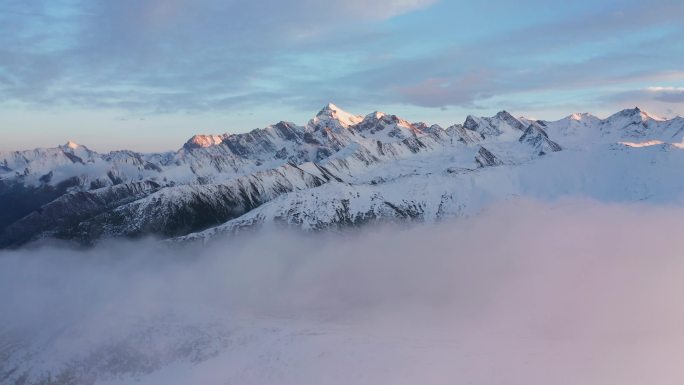四川景点九寨沟雪宝顶云海雪山航拍