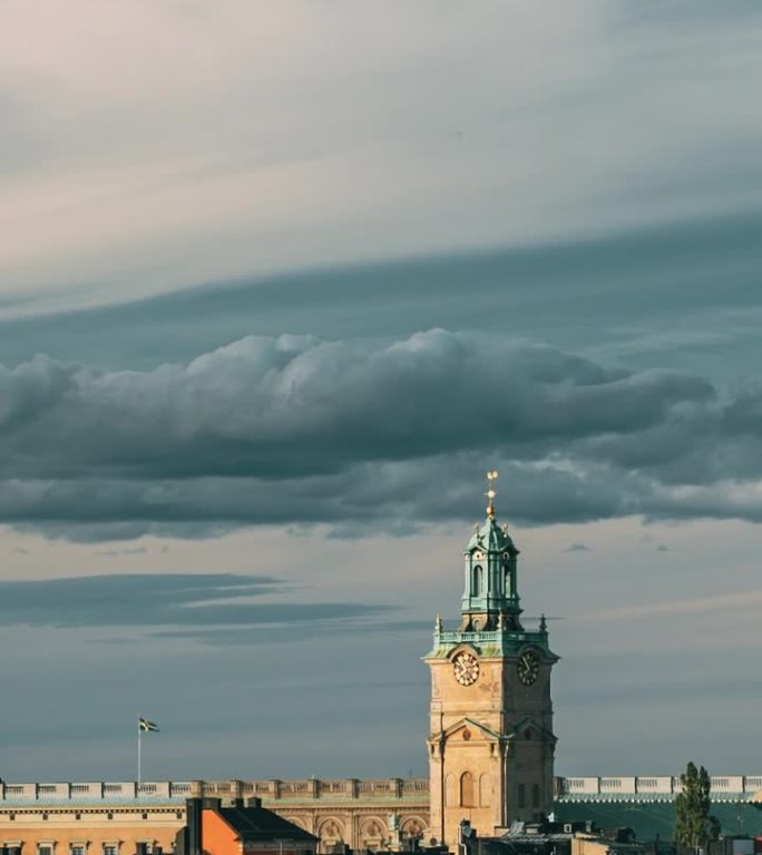 瑞典斯德哥尔摩。老城区的美丽天际线景观，圣尼古拉斯大教堂（Storkyrkan）塔楼。斯德哥尔摩大教