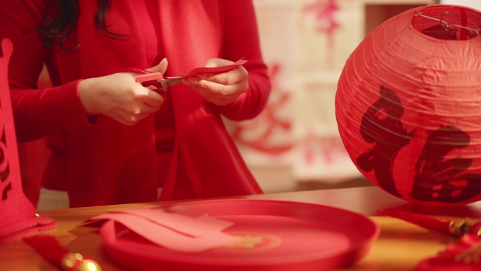 剪窗花过年春节非遗剪纸