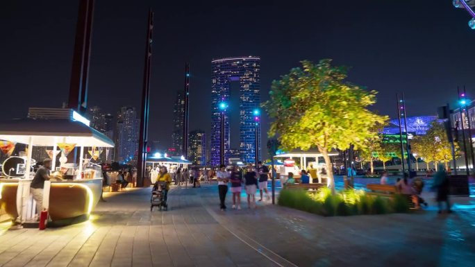 夜间照明，迪拜市著名的蓝色水域，繁忙的海滨长廊，码头景观，海湾漫步全景，4K延时摄影，阿联酋。