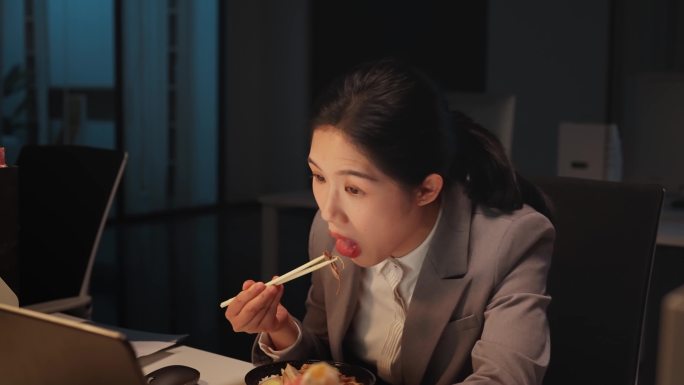 熬夜吃快餐