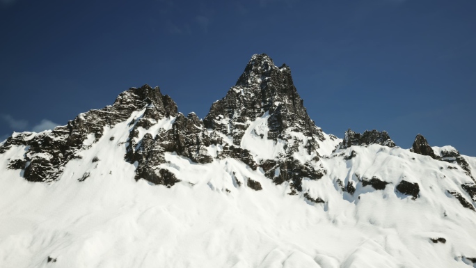雪山之巅大雪纷飞航拍雪山