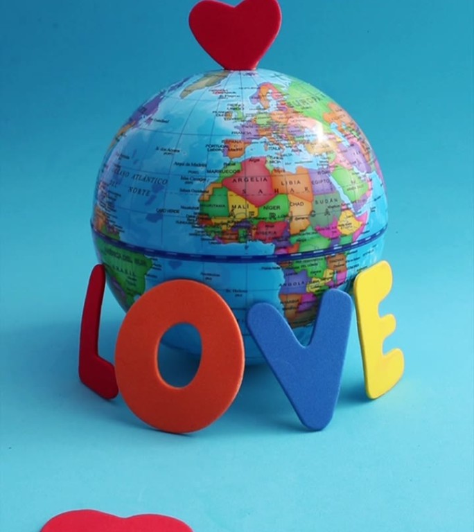世界因爱与五彩缤纷的心形雨而紧密相连。