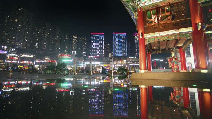戏曲演员城市夜景表演