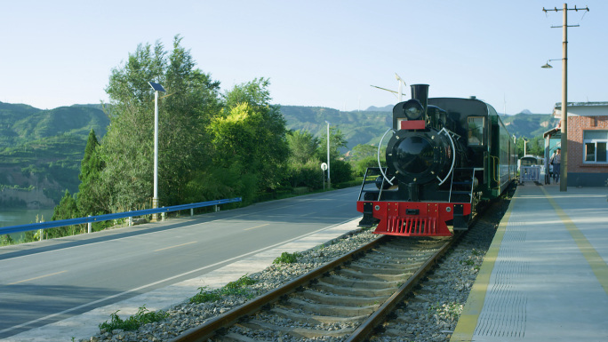 文旅绿皮火车蒸汽火车情侣亲子游玩