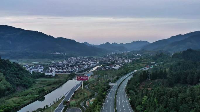 美丽乡村皖南呈坎清晨公路