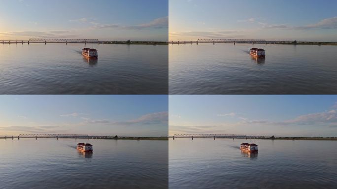 夕阳下的河流游船