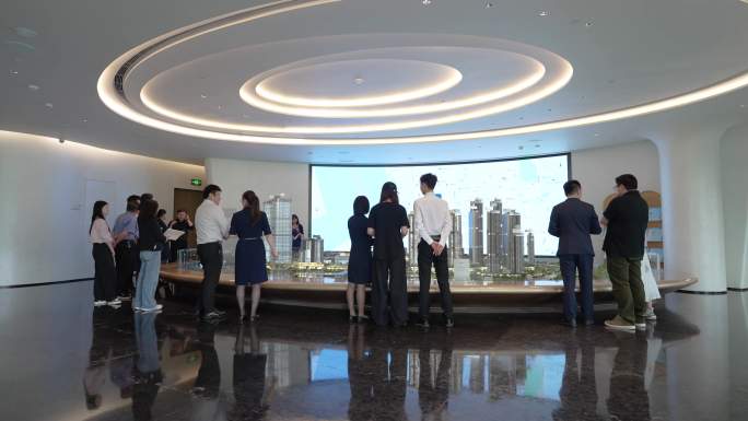 深圳新房热销场景人多购房