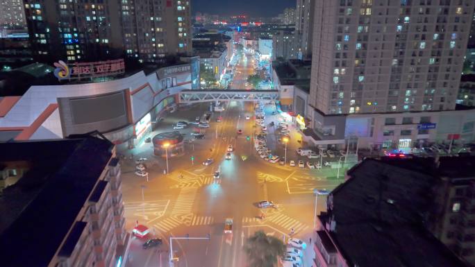 城市夜景车流如织