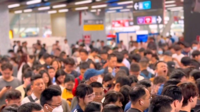 北上广深上下班高峰期挤地铁上班族白领奋斗