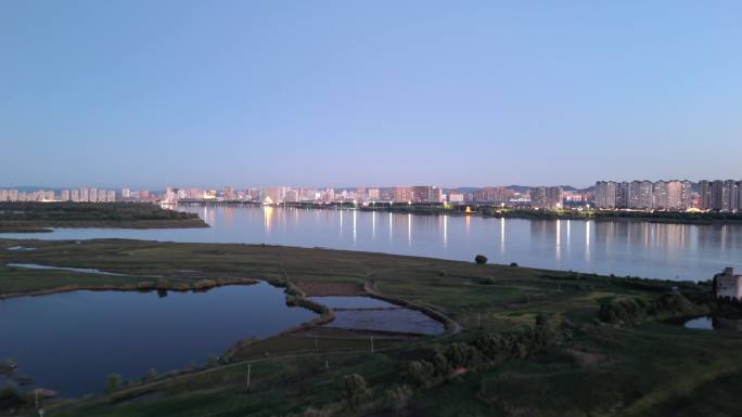 城市湿地公园傍晚蓝调景观