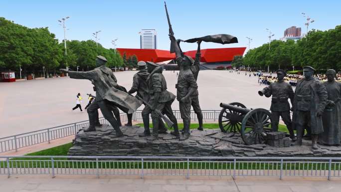 武汉首义广场走向共和雕像航拍