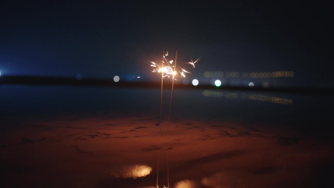 夜晚海滩烟花特写