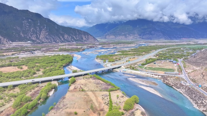 西藏雅尼国家湿地公园自然风光河流航拍