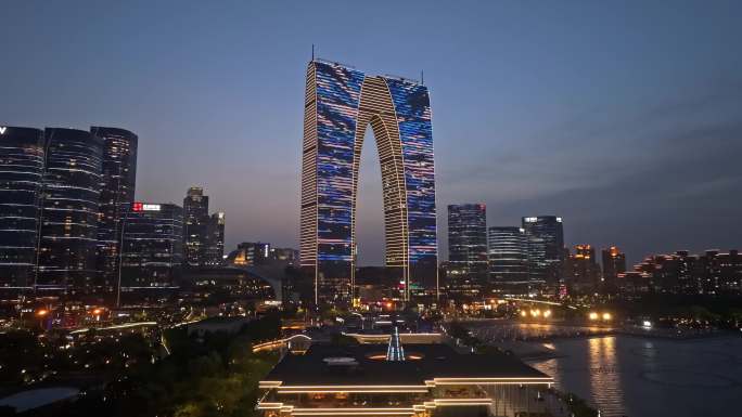 金鸡湖东方之门夜景