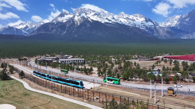 丽江玉龙雪山小火车轻轨