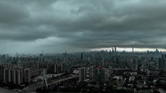 广州大范围台风乌云暴雨天气2