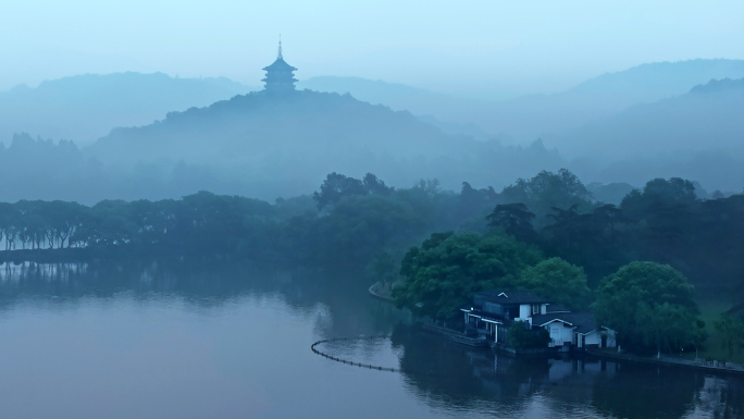 烟雨朦胧的西湖山水