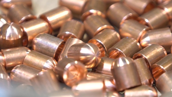 车削工艺与金属屑飞溅