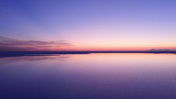 伊朗盐湖日落镜面