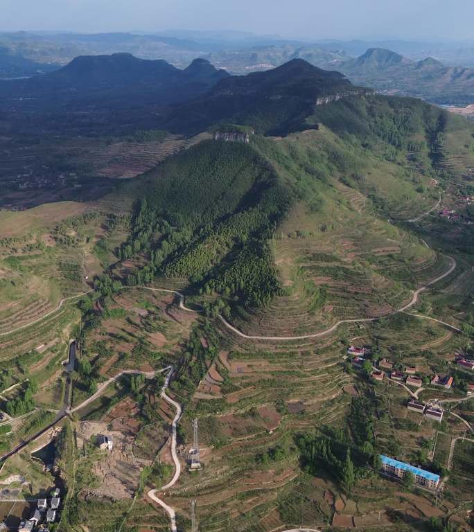 航拍临沂岱崮梯田山峦风光