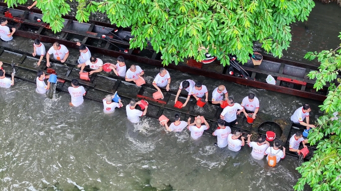 广州泮塘龙舟起龙仪式与荔湾湖游龙活动