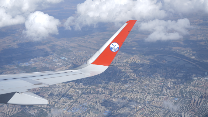 舷窗视角 穿越云层飞机上升从地到天空俯冲