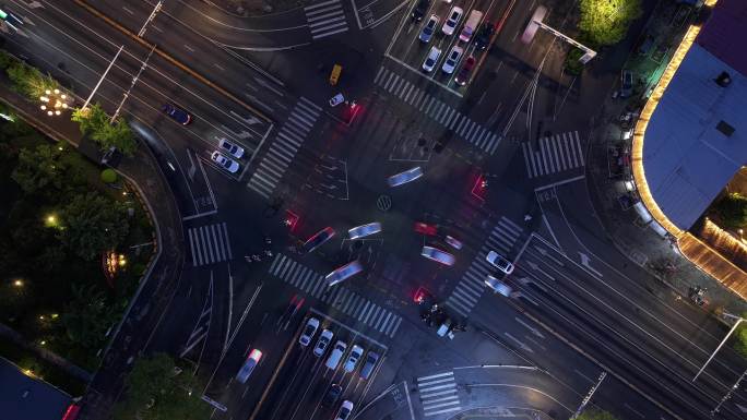 繁忙都市交通夜景