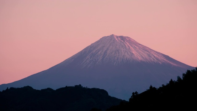 富士山黄昏时的延时摄影。