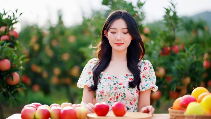 美女主播果园直播带货卖水果