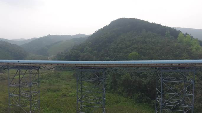 4K山间管道运输航拍
