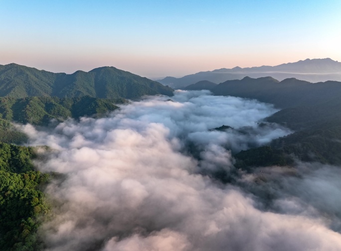 云海 山 雾气 森林 大自然 航拍5K