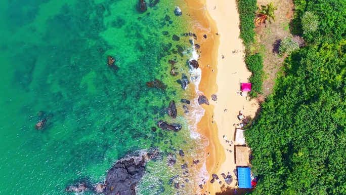 海南万宁山钦湾港北大桥航拍海岸线画面