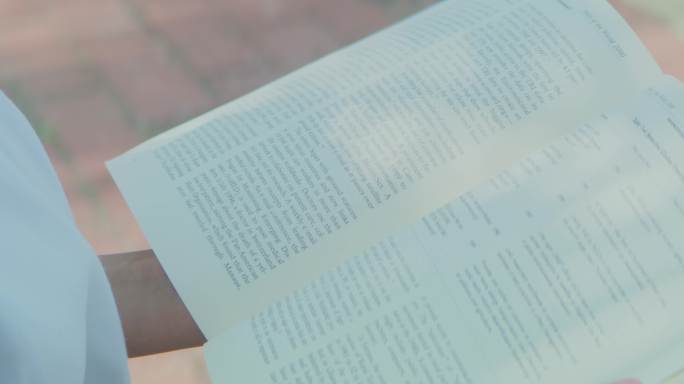 AB0659女生树影下阅读6k