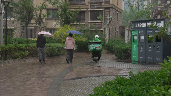 小区下雨 雨中小区环境
