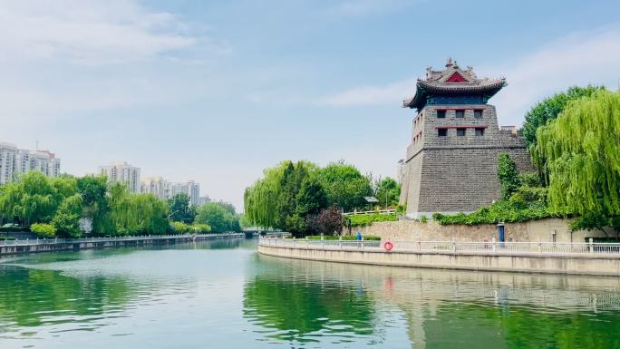 护城河畔角楼图书馆风光