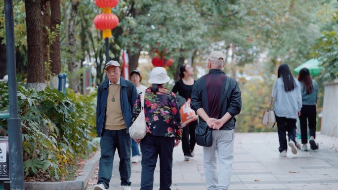 公园老人健身休闲生活